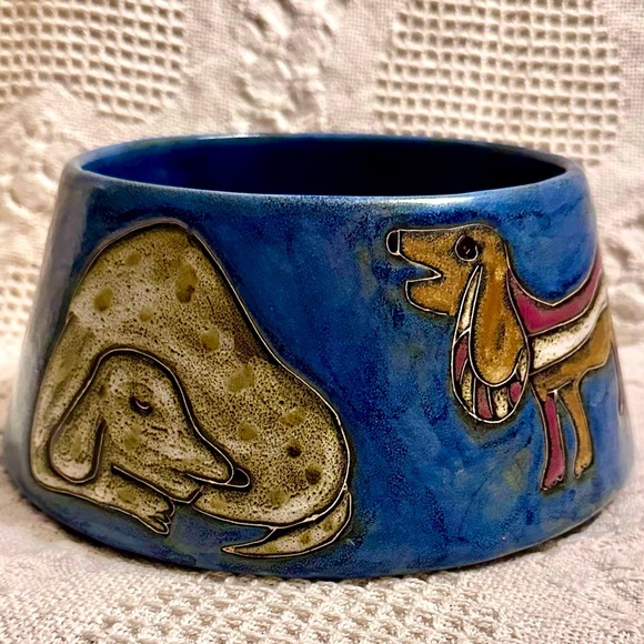 THE DOG BOWL Stoneware Ceramic🤚🏽Painted by Sculptor Ceramicist Mara Seaweed